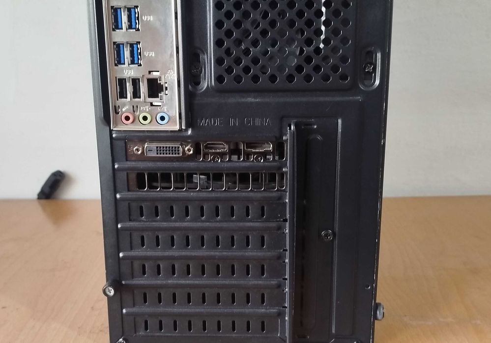 Геймърски компютър RGB, AMD Athlon 300, RX560 4GB, 8GB RAM, SSD и HDD