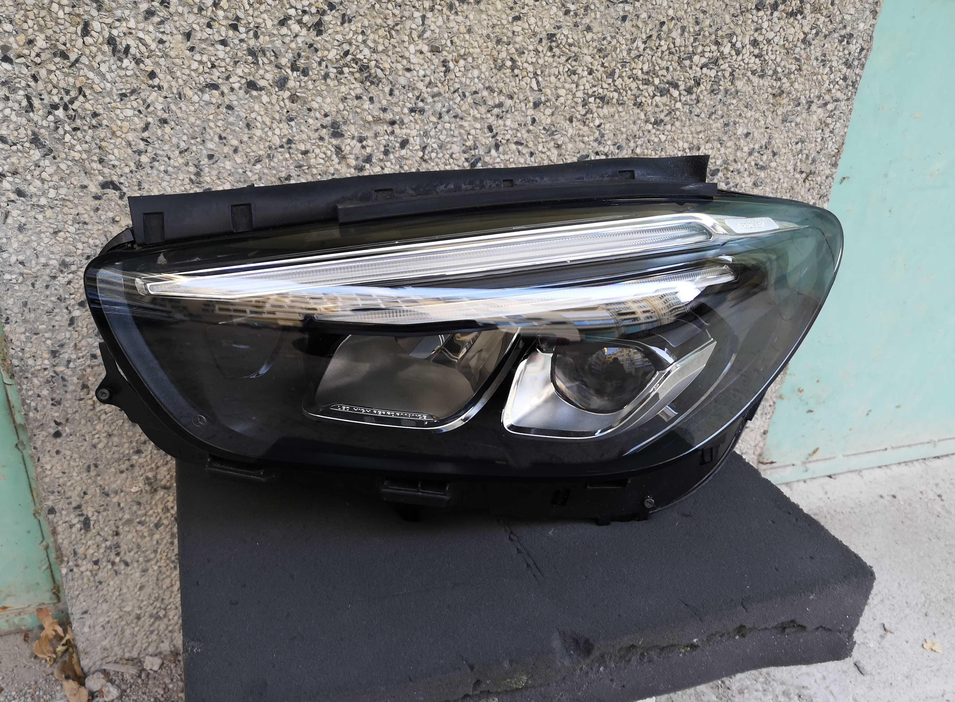 Оригинален фар  Мерцедес Б 247  Mercedes B W247 Full Led