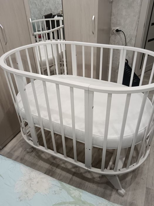 Кроватка детская (матрасы в комплекте)