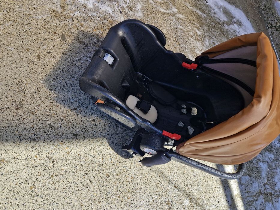 Vand cărut 3 în 1 folosit foarte puțin..am folosit scoica mai mult ..l