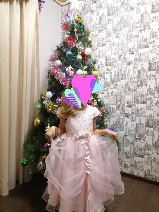 Нарядные новые платья на 4-6 лет