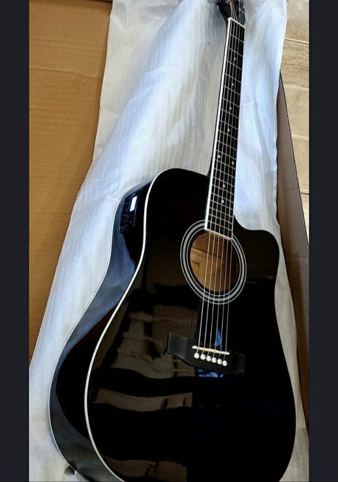 ВНИМАНИЕ !!! Продается шикарная электро-акустическая гитара !!!