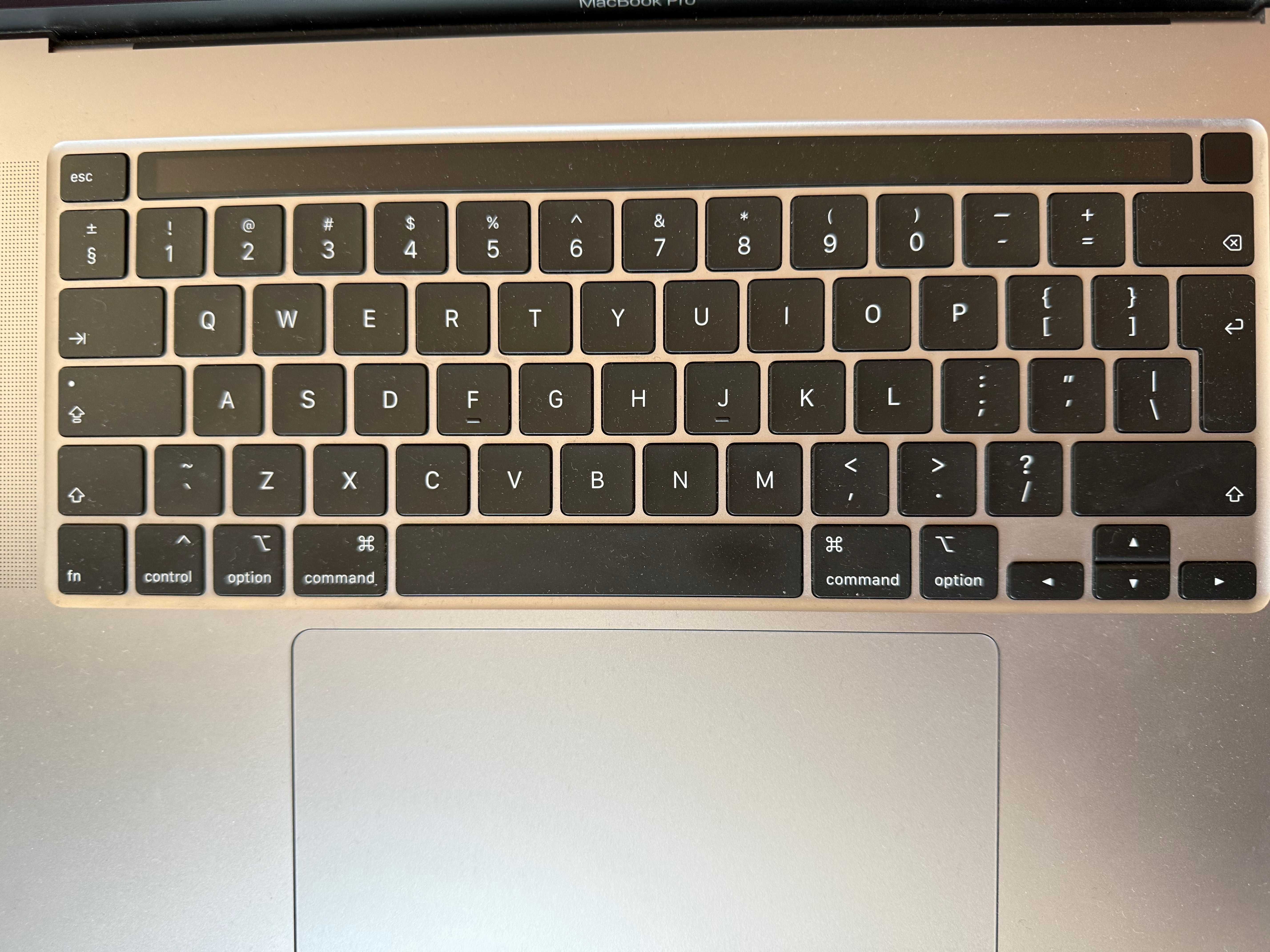 ПЕРФЕКТЕН MacBook Pro 16-inch, 2019 - i7 6 Core, 16 GB, 512 GB, 4GB