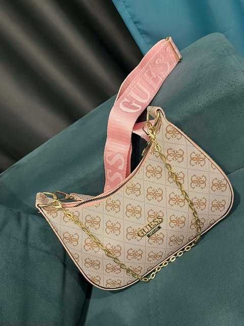 Нова чанта на GUESS