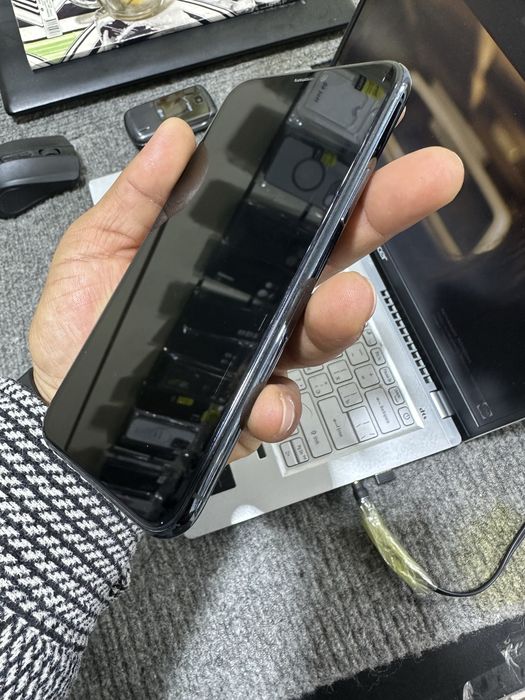 Apple 11 pro idial radnoy 78yomks 512 gb pamet chaqalari yoq  idial