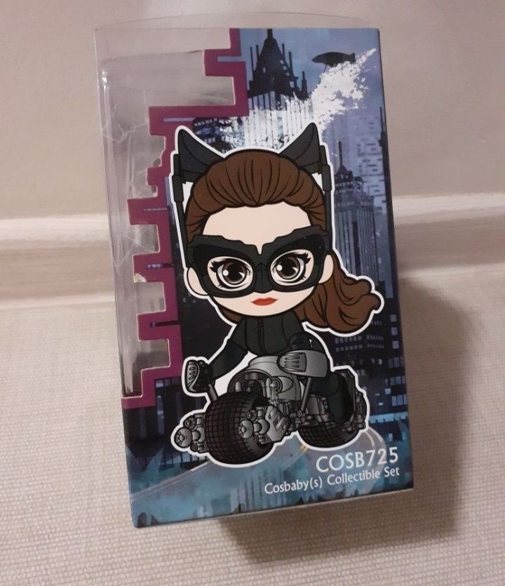 Figurina Hot Toys Cosbaby DC Catwoman + Bat-Pod