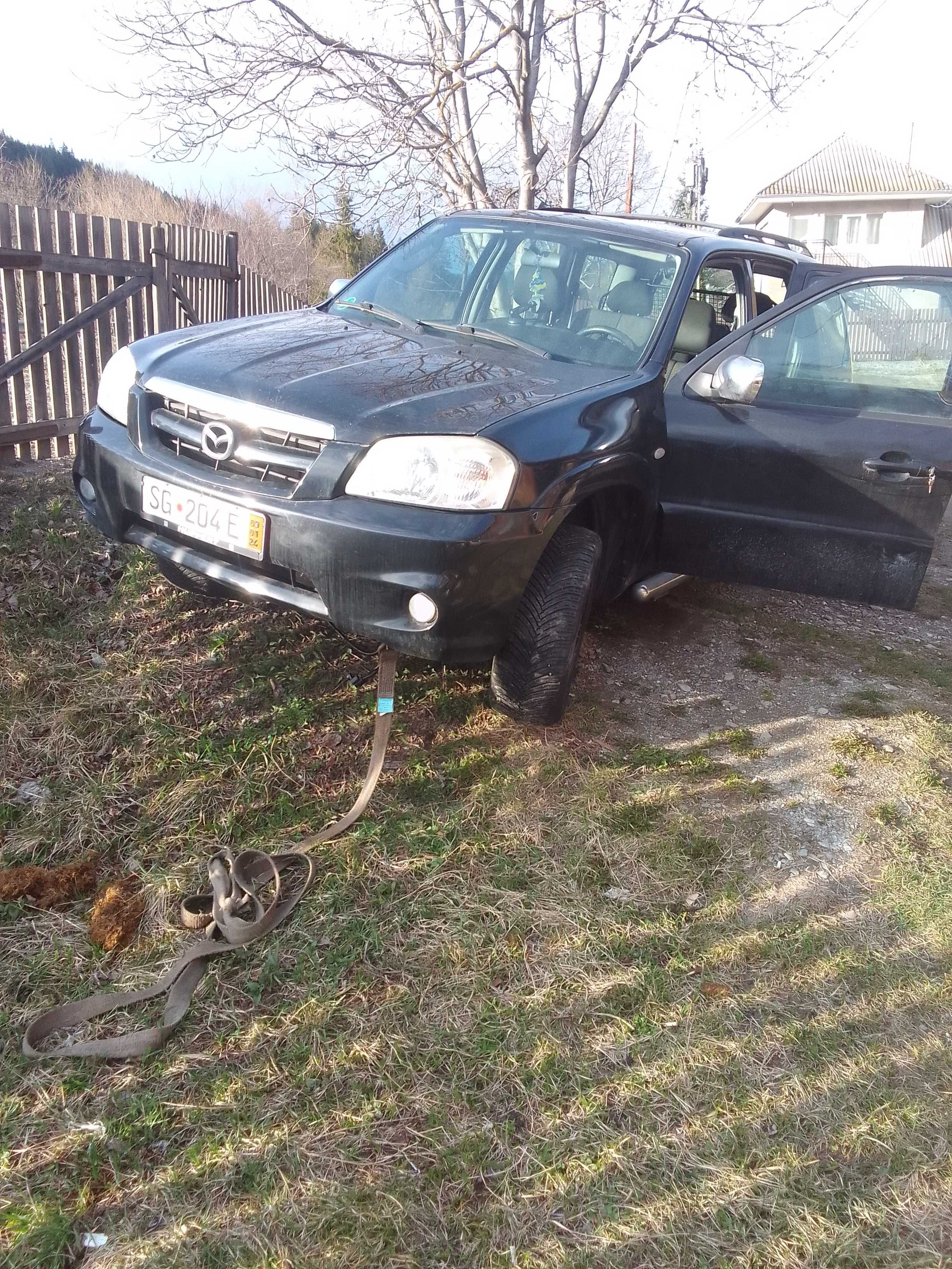 Vând Mazda pentru piese sau pentru   cine vrea sa o facă. Nu are motor