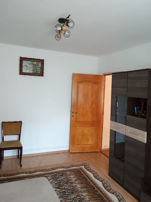 Ofer spre închiriere apartament cu 2 camere in Râșnov