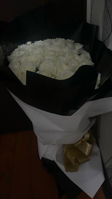 Белые розы красивие