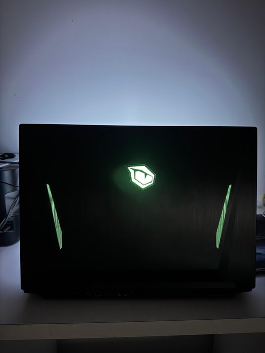 Vand laptop gaming sau schimb cu playstation 5