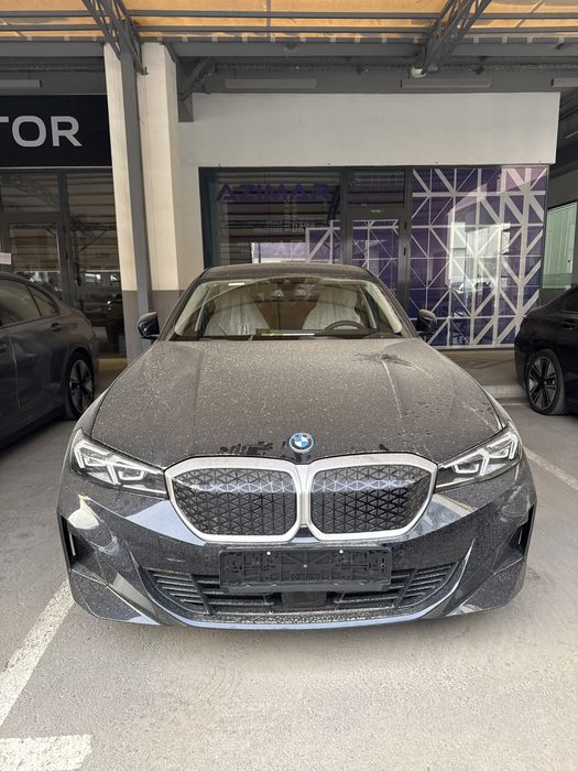 BMW i3 35L yili 2025 qora va narda grey bor