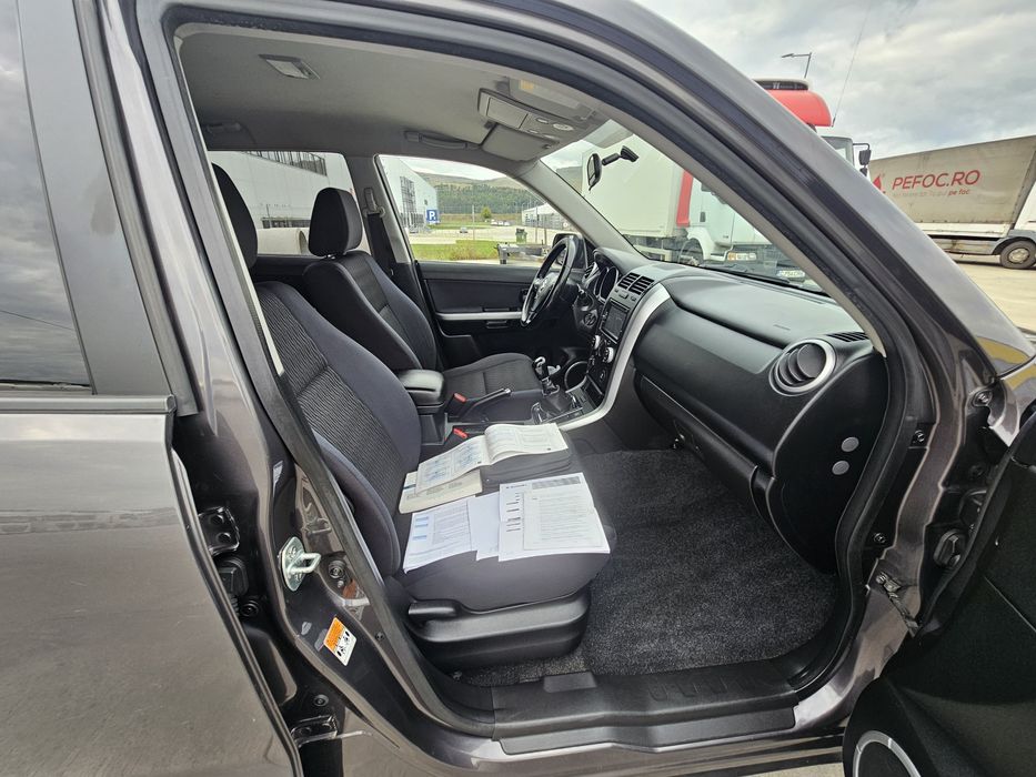 Suzuki grand vitara,1.9Diesel, 4x4, Navi, Xenon, Cârlig,Posibil Rate *