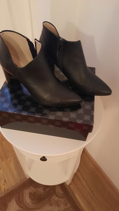 Ghete piele mărimea 39