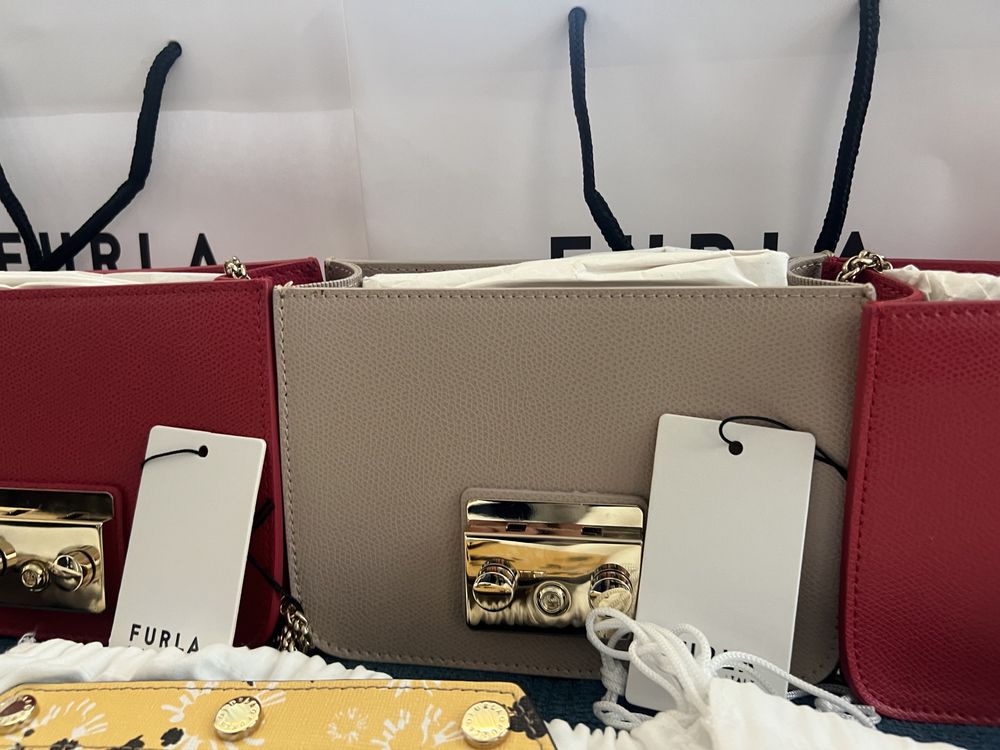 Furla Metropolis Crossbody.С всички етикети,сертификат,сериен номер.