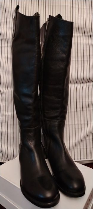 Новые, коженные сапожки 39 размер.