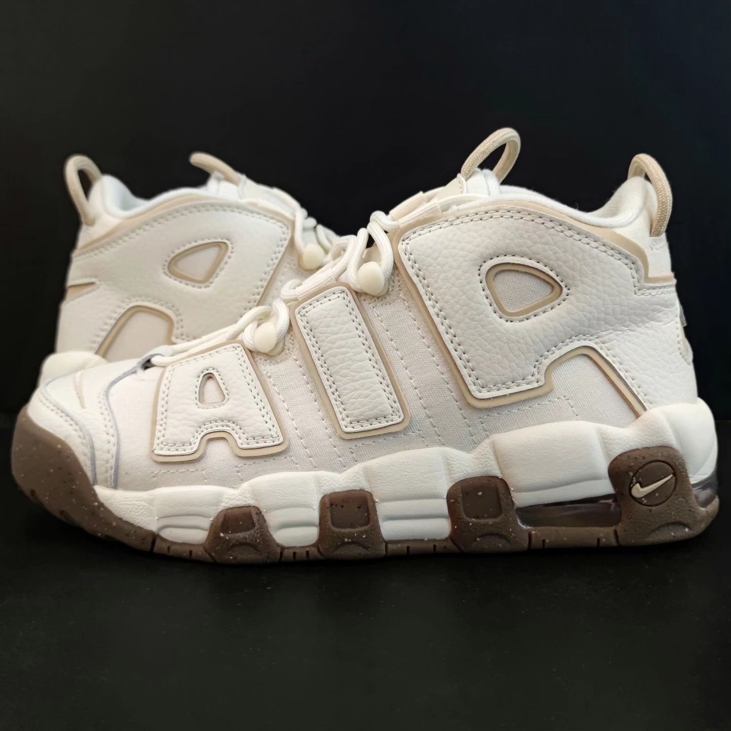 Нови Оригинални Обувки Nike Uptempo Coconut Milk Размер 38.5 36.5