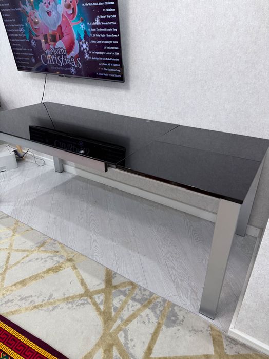 Дизайнерский стол из каленного стекла