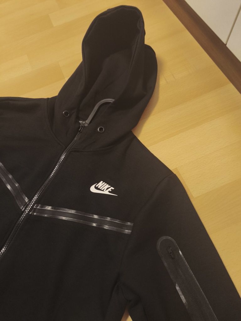 Nike Tech горнище ( запазен, необличан , чисто нов)