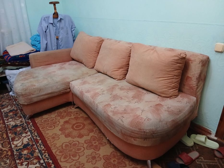 Продам диван угловой