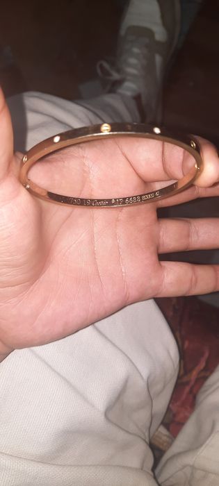 cartier braslet sotiladi