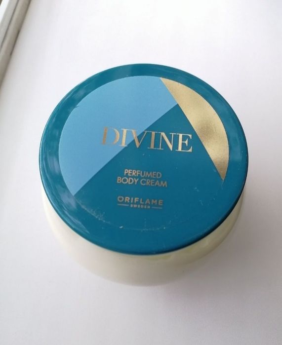 Крем за тяло Divine Oriflame 250 мл запечатана кутия
Докладвай