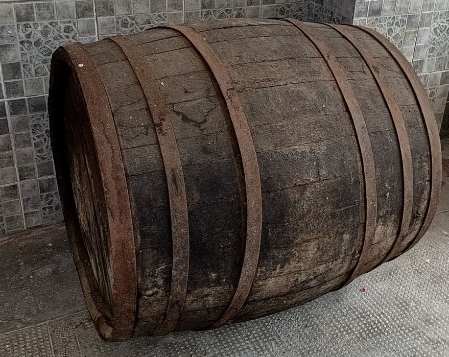 Butoi din lemn 500 litri – perfect pentru vin, țuică sau dec