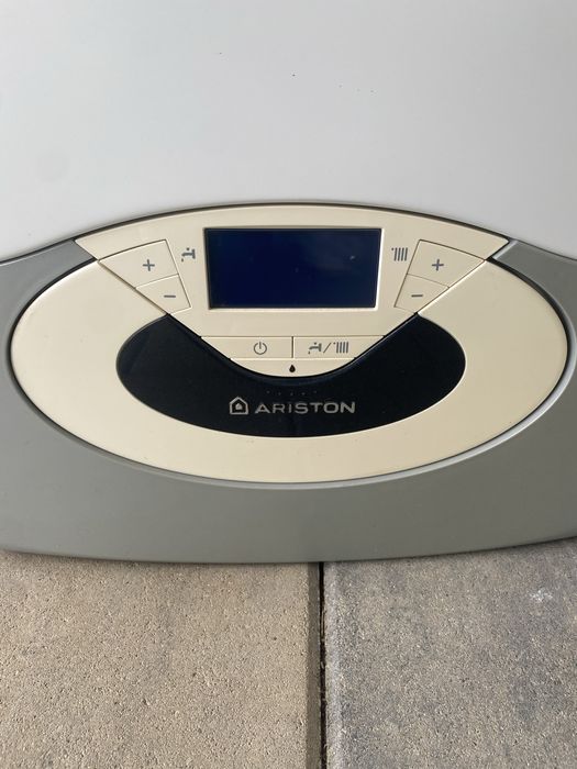 Vând centrală Ariston - pentru piese !!!