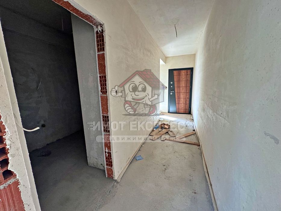 Тристаен апартамент, 2 бани, голяма тераса, ново строителство, Изток