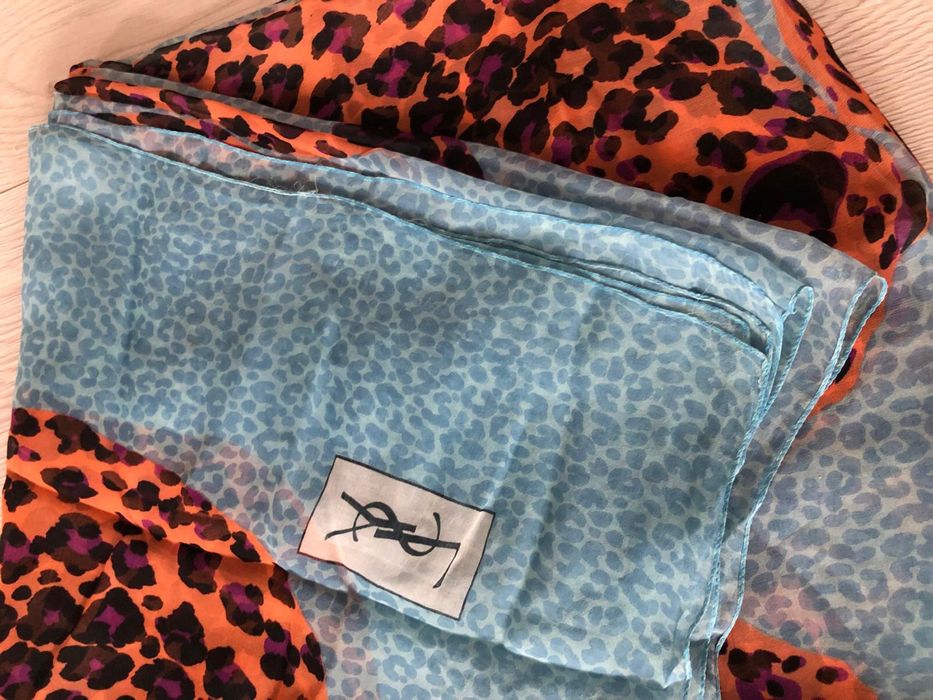 Eșarfă Yves Saint Laurent (YSL)