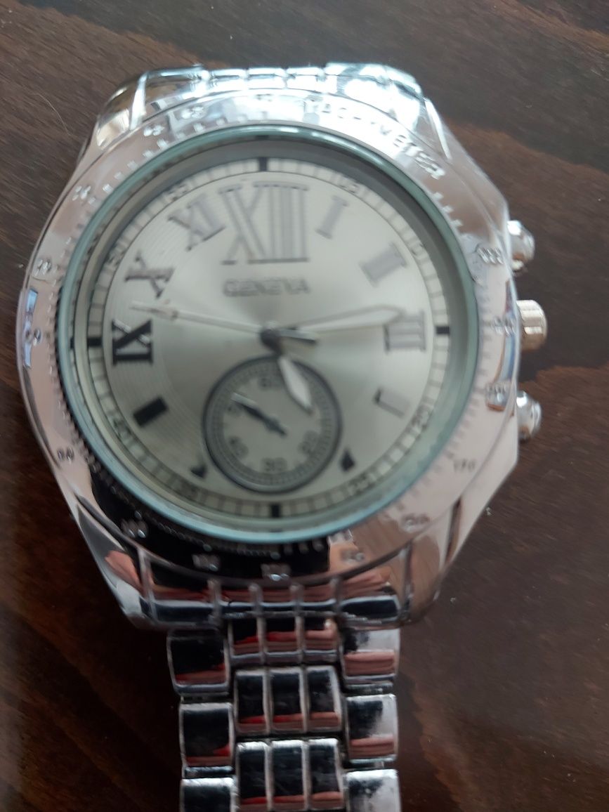 Продавам мъжки часовник Geneva