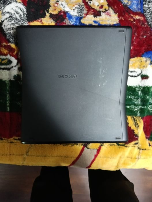 Xbox 360 cu manete