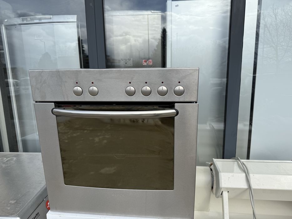 Фурна за вграждане Bosch Инокс с котлони