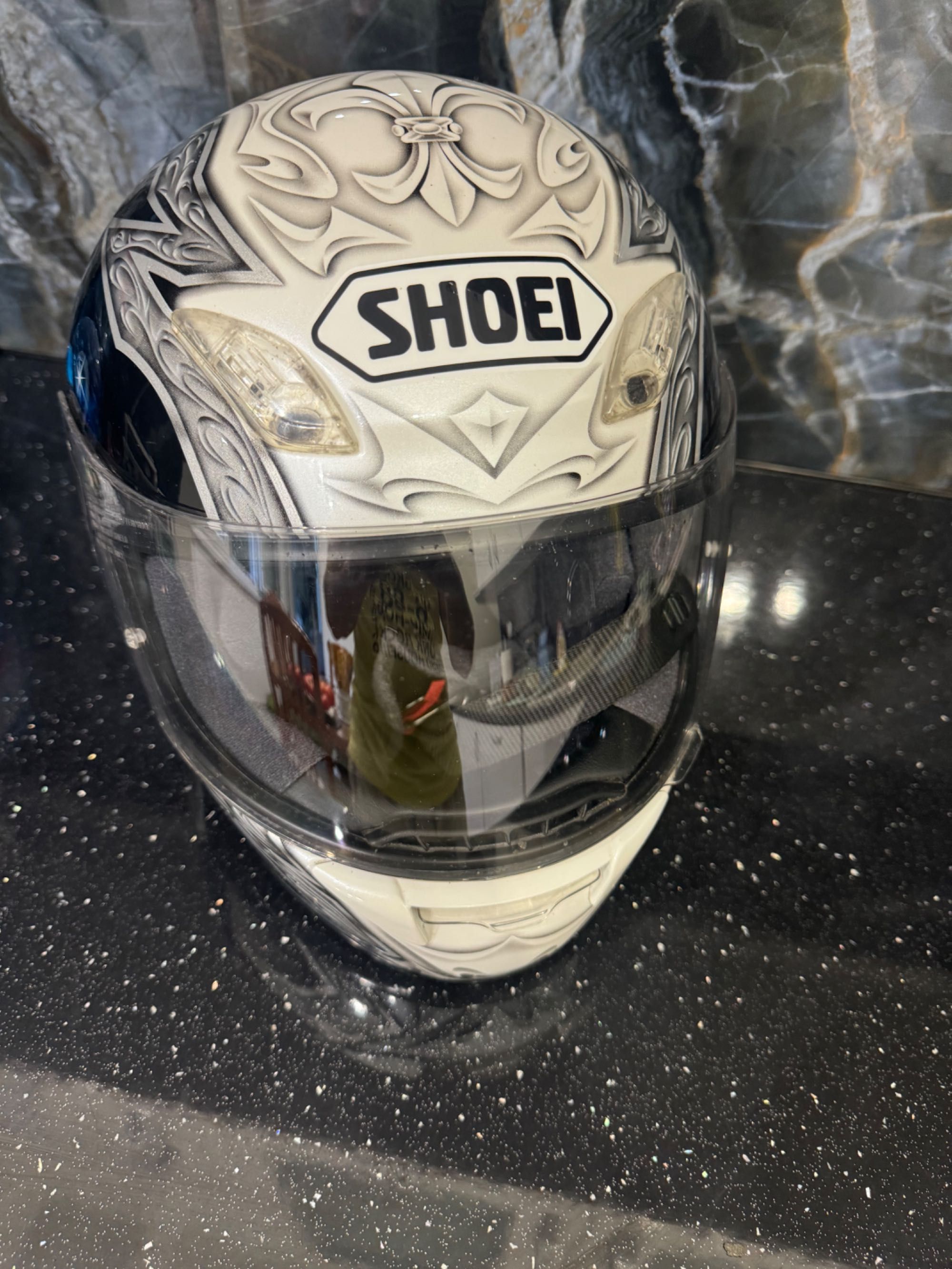 Каска за мотор Shoei