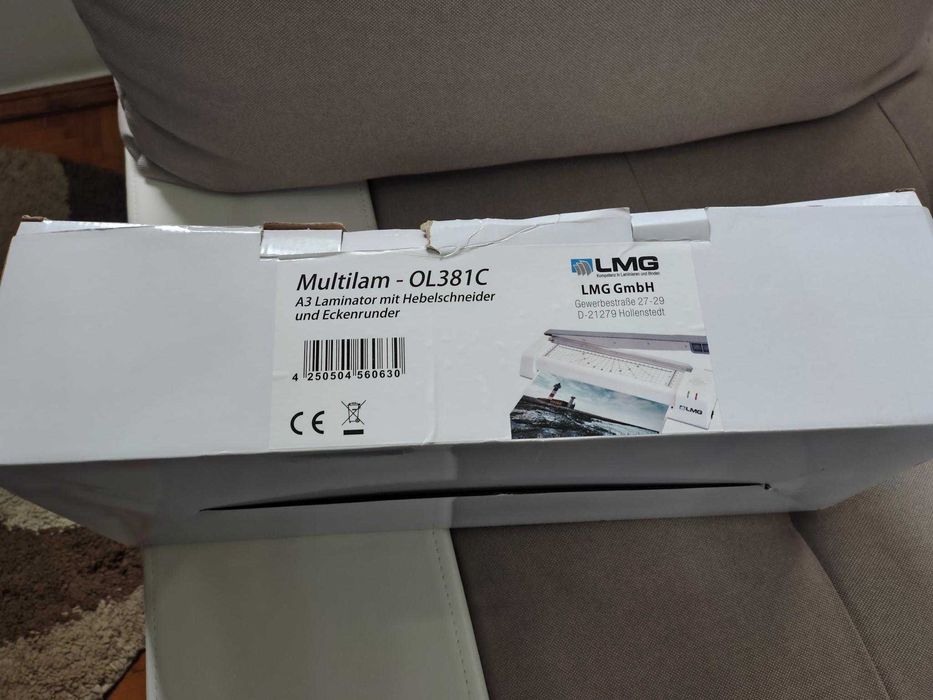 Vand laminator cu ghilotina nou in cutie