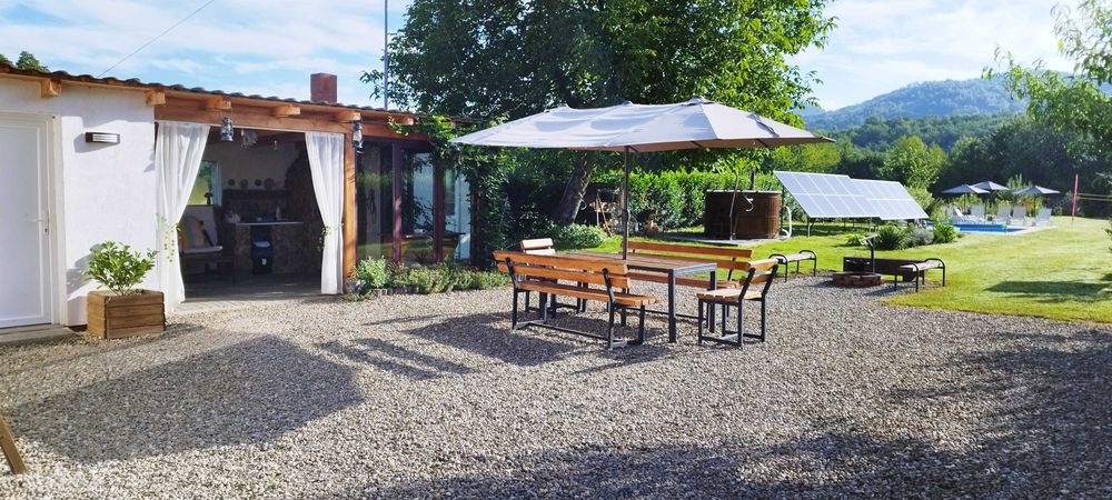 Cabană/ Casă de vacanță cu piscină/ciubăr