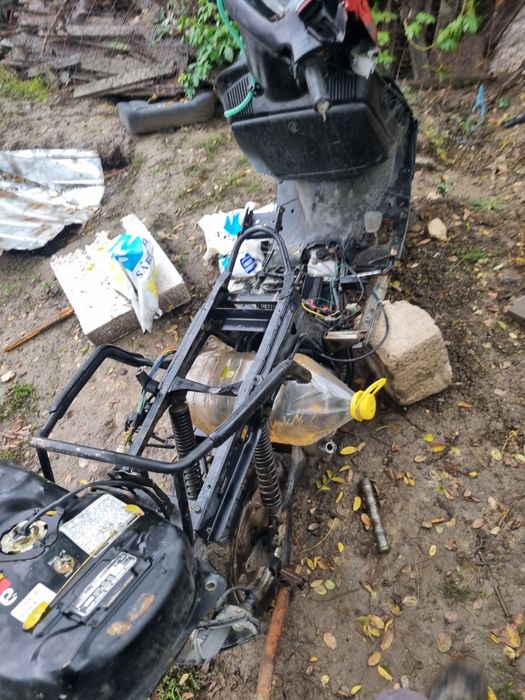 Vând sau dau pe piese honda 125 4 timipi