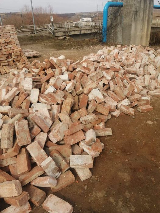Cărămidă din demolări