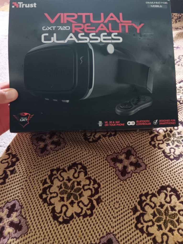 Продавам очила за игра
