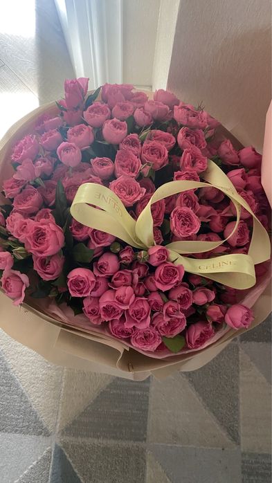 Продам свежий букет из кустовых роз