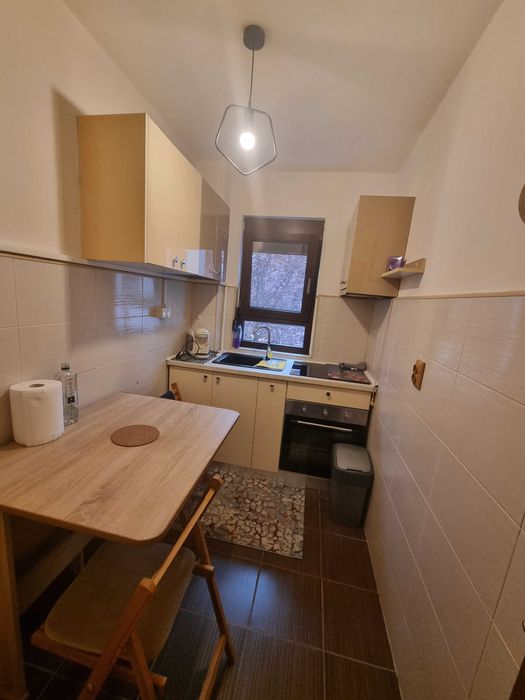 Închiriez apartament