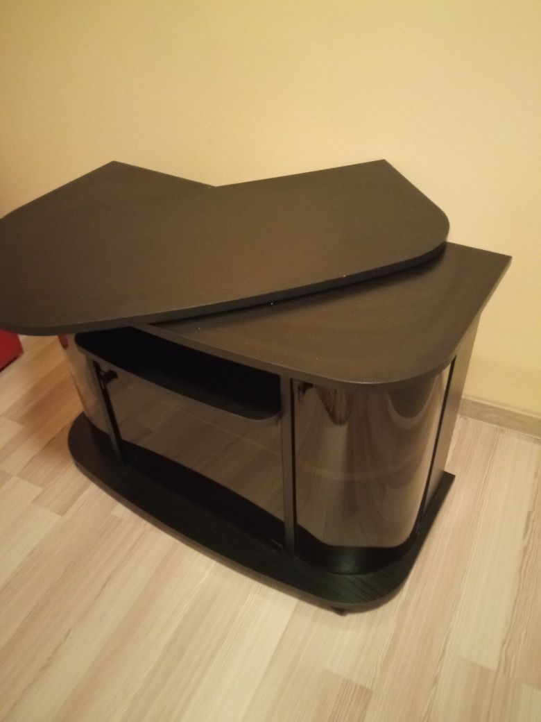 Vând comodă televizor
