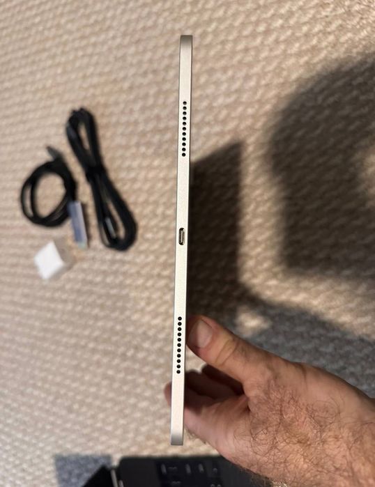 Apple iPad Pro M1 1TB Sim Card  + Magic Keyboard.