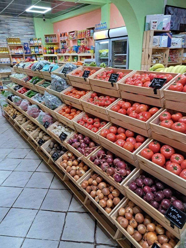стелажи от дървени щайги за плод и зеленчук
