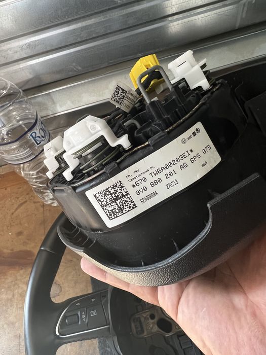 Волан мулти и Airbag от Ауди А4 А5 A3  Audi A4 A3 A5 Q3 Q5 8V0880201