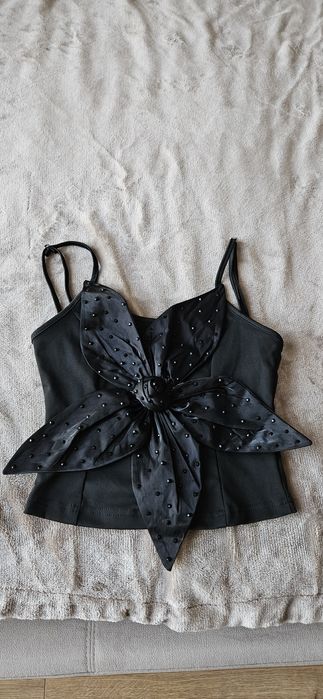 Бюстие с 3D цвете