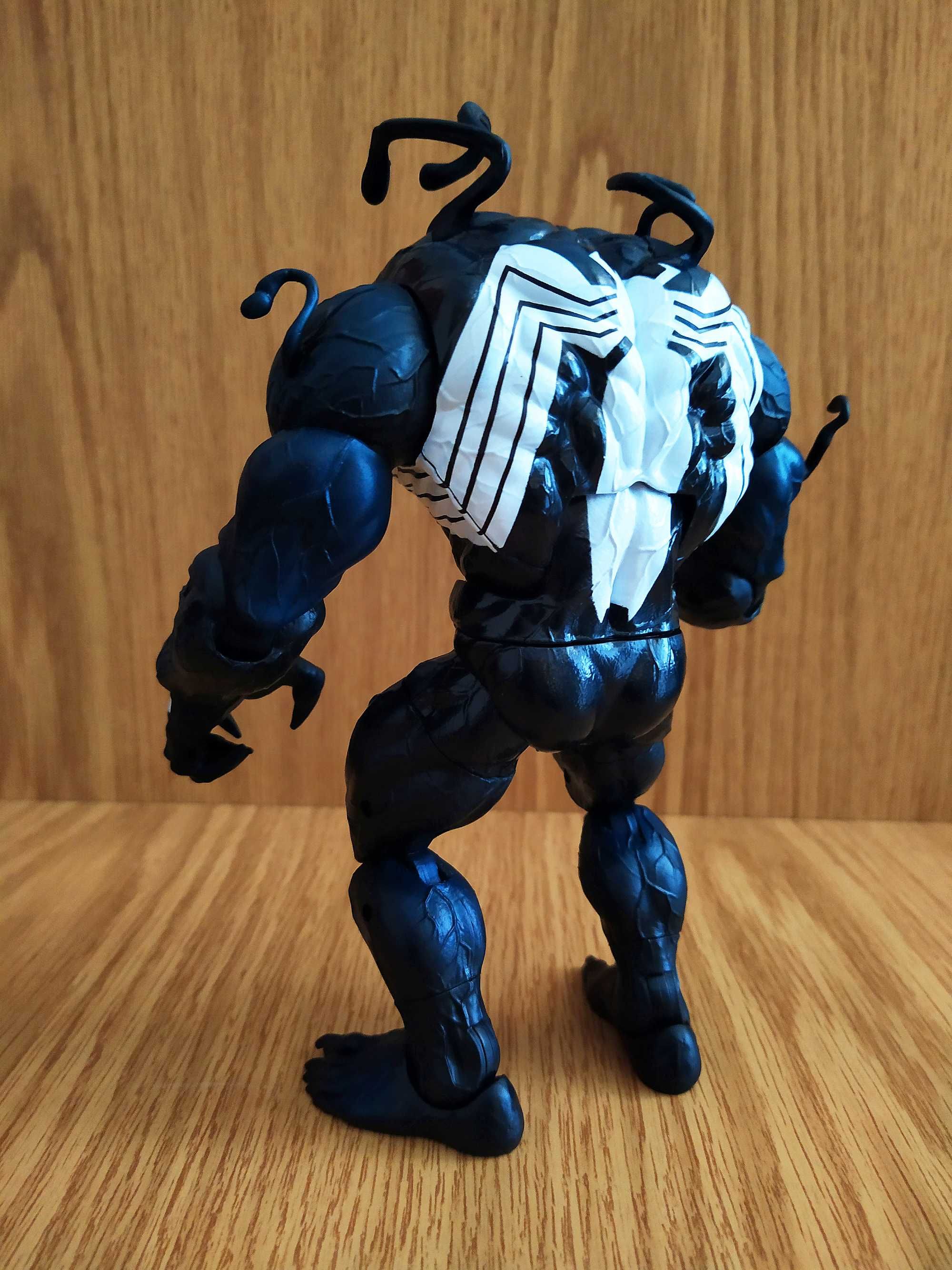 Екшън фигура Marvel Legends Venom