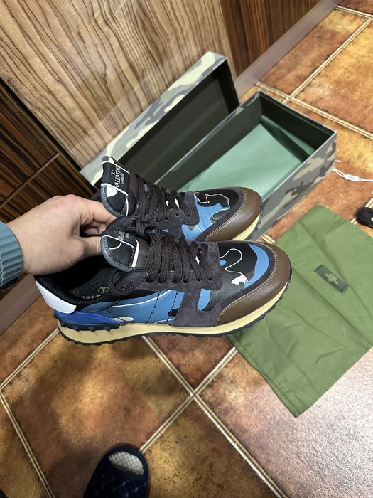 Vand adidasi valentino garavani marimea 42 noi