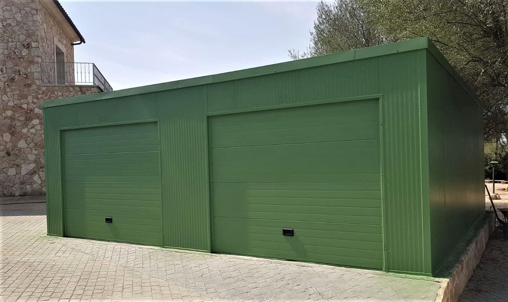 Garaje pe structura metalica din panouri sandwich 6 x 5m