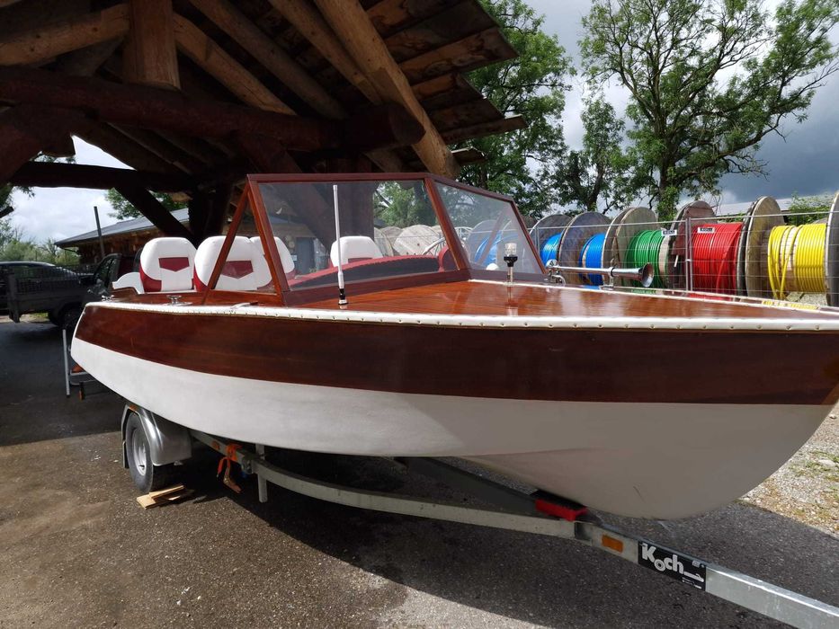 Vând Barca Tip Lotos ,motor Honda și trailer