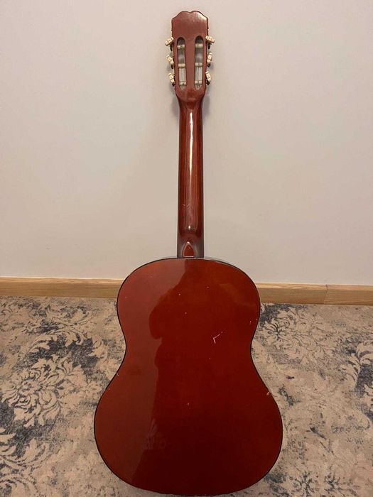 Chitara aproape nouă